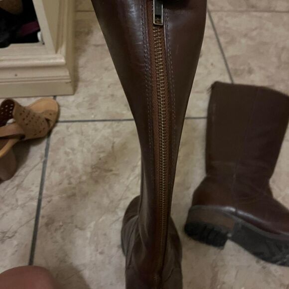 Ugg Women's Brown Boots - Picture 8 of 12